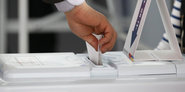 A man casts his ballot for the parliamentary election at a polling station in Seoul, South Korea, April 8, 2016. REUTERS/Kim Hong-Ji