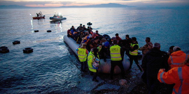 Flüchtlinge kommen im März in einem Schlauchboot aus der Türkei auf der griechischen Insel Lesbos an