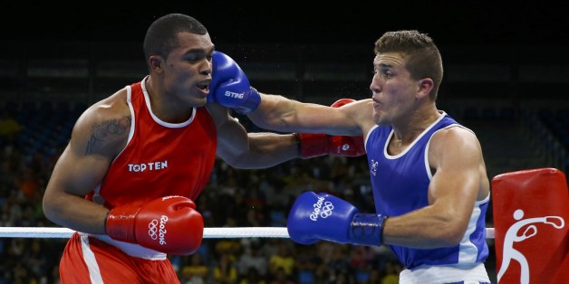 2016 Rio Olympics - Boxing - Preliminary - Men's Light Heavy (81kg) Round of 16 Bout 116 - Riocentro - Pavilion 6 - Rio de Janeiro, Brazil - 11/08/2016. Albert Ramirez (VEN) of Venezuela and Abdelhafid Benchabla (ALG) of Algeria compete. REUTERS/ Peter Cziborra FOR EDITORIAL USE ONLY. NOT FOR SALE FOR MARKETING OR ADVERTISING CAMPAIGNS.