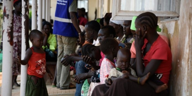 Des réfugiés du Sud-Soudan arrivent à Elegu, le 13 juillet 2016