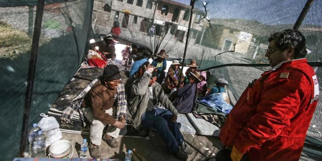 BEST QUALITY AVAILABLE - In this photo provide by government news agency ANDINA, a fireman talks with victims of an earthquake in Chivay, Peru, Monday, Aug. 15, 2016. A shallow magnitude 5.4 earthquake centered in southern Peru's picturesque Colca Valley killed at least four people, including a 65-year-old U.S. tourist, and left scores injured as it toppled adobe homes. (ANDINA via AP)