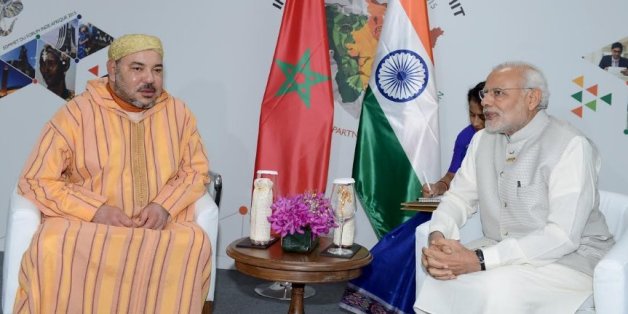 Le roi Mohammed VI et le Premier ministre indien Narendra Modi lors du sommet Inde-Afrique en octobre 2015.