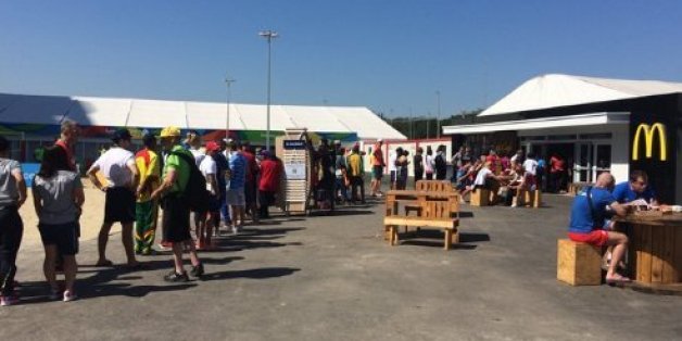 La file d'attente au McDonald's du village olympique