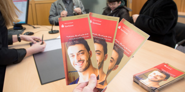Sparkasse kassiert Konto-Gebühren von Flüchtlingen - Helfer sind empört