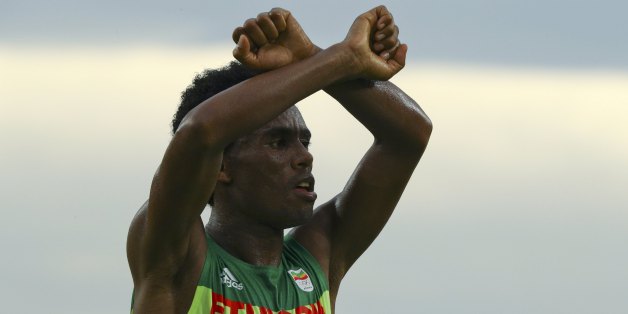 À cause de ce geste, le médaillé d'argent du marathon risque la mort