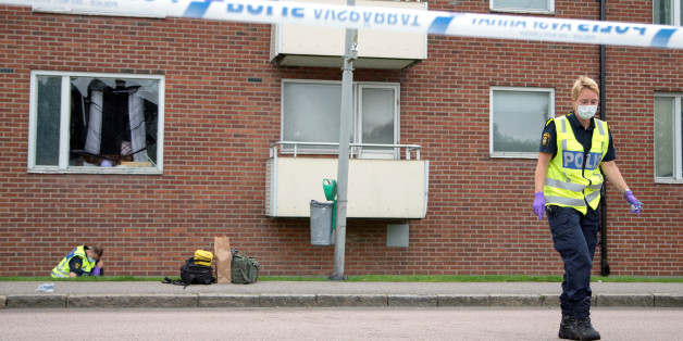Police forensic investigates the area where an apartment was demolished in an explosion during the night in Biskopsgarden, in Gothenburg, Sweden August 22, 2016. REUTERS/Bjorn Larsson Rosvall/TT News AgencyATTENTION EDITORS - THIS IMAGE WAS PROVIDED BY A THIRD PARTY. FOR EDITORIAL USE ONLY. NOT FOR SALE FOR MARKETING OR ADVERTISING CAMPAIGNS. THIS PICTURE IS DISTRIBUTED EXACTLY AS RECEIVED BY REUTERS, AS A SERVICE TO CLIENTS. SWEDEN OUT. NO COMMERCIAL OR EDITORIAL SALES IN SWEDEN. NO COMMERCIAL
