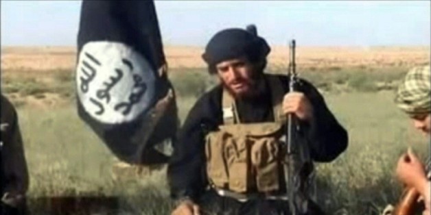 Capture d'écran d'une video postée le 8 juillet 2012 sur YouTube du porte-parole officiel de l'organisation EI, le syrien Abou Mohammed Al-Adnani