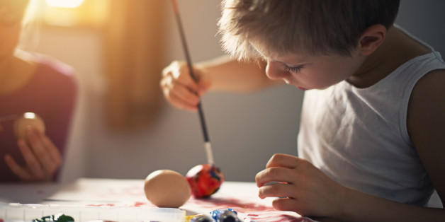 Im Matsch spielen zu dürfen, fördert die Kreativität unserer Kinder.