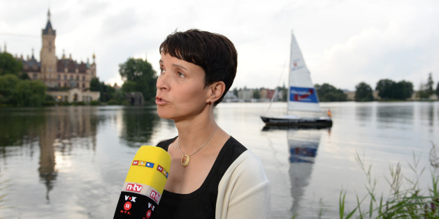 Frauke Petry gibt in Schwerin ein Interview