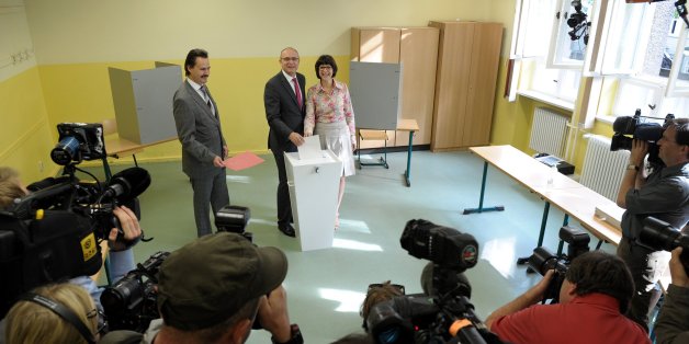 Erwin Sellering und seine Frau geben ihre Stimmen bei der Landtagswahl ab