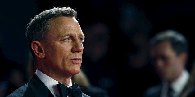 Daniel Craig poses for photographers as he attends the world premiere of the new James Bond 007 film "Spectre" at the Royal Albert Hall in London, Britain, October 26, 2015. REUTERS/Luke MacGregor