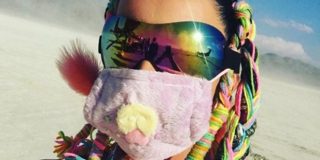 Les stars se sont habillées n'importe comment à Burning Man