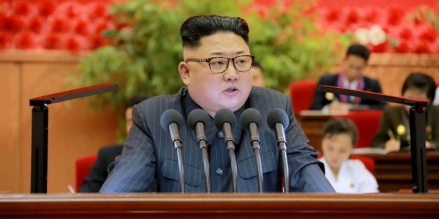 Photo fournie par l'agence officielle nord-coréenne Kcna du leader Kim Jong-Un, le 29 août 2016 à Pyongyang