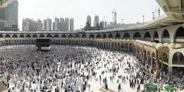 MECCA, SAUDI ARABIA - SEPTEMBER 2: Muslim pilgrims circumambulate around the Kaaba, Islam's holiest site, located in the center of the Masjid al-Haram (Grand Mosque) in Mecca, Saudi Arabia on September 2, 2016. (Photo by Orhan Akkanat/Anadolu Agency/Getty Images)