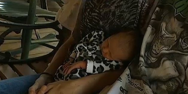 Die Mutter schrie panisch, als ein Obdachloser ihr das Baby entriss - dann sah sie warum.