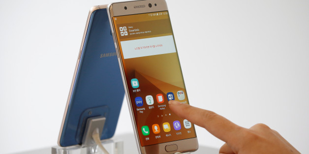 An employee poses for photographs with Samsung Electronics' Galaxy Note 7 new smartphone at its store in Seoul, South Korea, September 2, 2016. REUTERS/Kim Hong-Ji/File Photo