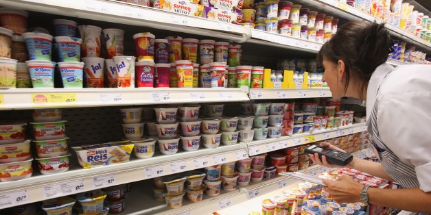 Hersteller warnen vor Plastikteilen: Diese Aldi-Joghurts solltet ihr umgehend zurückbringen