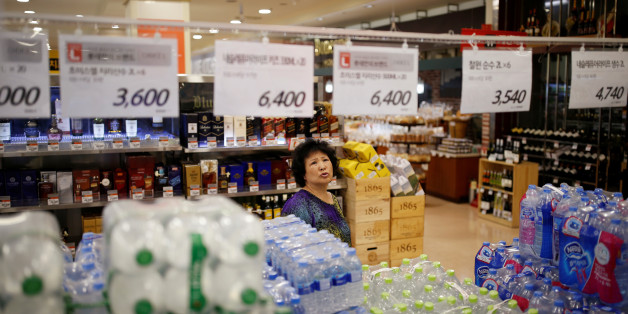 A woman shops at a market in Seoul, South Korea, July 26, 2016. Picture taken on July 26, 2016. REUTERS/Kim Hong-Ji