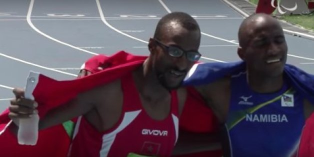 De gauche à droite, l'athlète marocain Mohamed Amgoune et l'athlète namibien Johannes Nambala