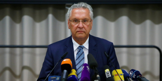 Joachim Herrmann wirft dem Bundesamt für Migration und Flüchtlinge Schlamperei bei gefälschten Pässen vor