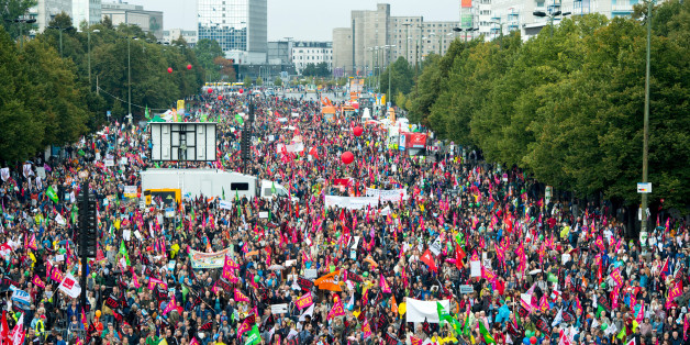 Zehntausende Menschen demonstrieren gegen TTIP und Ceta
