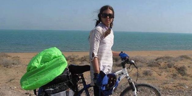 Cette sportive iranienne ne veut pour rien au monde qu'on lui interdise de faire du vélo.