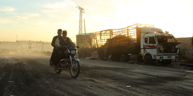 Ein ausgebrannter LKW des Hilfskonvois bei Aleppo