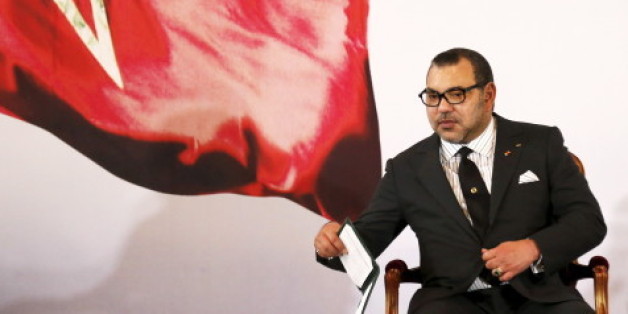 Morocco's King Mohammed VI holds a book during a visit, at the presidential palace in Abidjan June 2, 2015. REUTERS/Thierry Gouegnon
