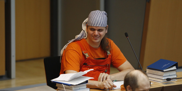 Eine Woche nach dem Suizid des Piratenpolitikers Gerwald Claus-Brunner kommen immer mehr verstörende Details zum Mord an seinem 29-jährigen Opfer ans Licht