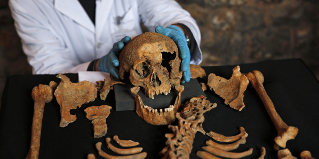Auf einem antiken Friedhof in London wurden zwei Skelette entdeckt, die körperliche Merkmale asiatischer Menschen aufweisen