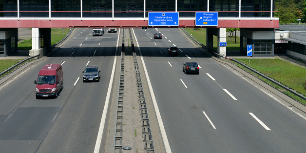 Eine Brücke über der Autobahn (Symbolfoto)