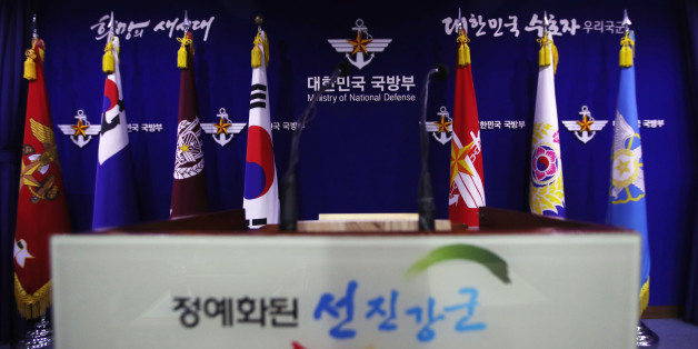 국방부는 30일 사드(THAAD·고고도 미사일방어체계)를 경북 성주군 초전면에 있는 성주골프장에 배치하기로 최종 결정했다. 사진은 이날 오후 서울 용산구 국방부 브리핑실.