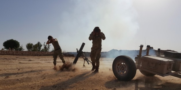 ALEPPO, SYRIA - OCTOBER 02: Members of Free Syrian Army (FSA) attack with howitzers to Daesh terrorist organization around Ziadiye village of Cobanbey (Al-Rai) town in Jarabulus, Aleppo, Syria on October 02, 2016. (Photo by Huseyin Nasir/Anadolu Agency/Getty Images)