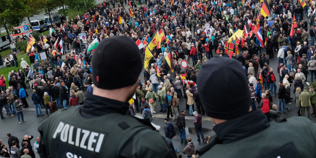 Die Dresdner Polizei soll den Teilnehmern der Pegida-Demonstration "einen erfolgreichen Tag" gewünscht haben