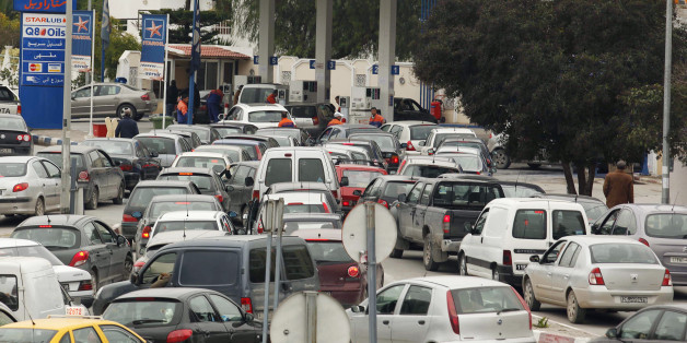 Automobiles line up for gasoline at a Staroil gas station in Tunis after the announcement of a strike by oil truck drivers in Tunisia February 8, 2011. The truck drivers are demanding for a rise in their salaries. REUTERS/Zoubeir Souissi (TUNISIA - Tags: BUSINESS ENERGY CIVIL UNREST)