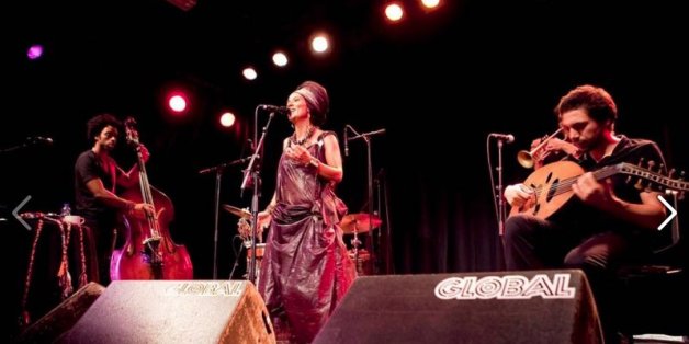 Oum a chanté son album "Zarabi", sorti en novembre 2015