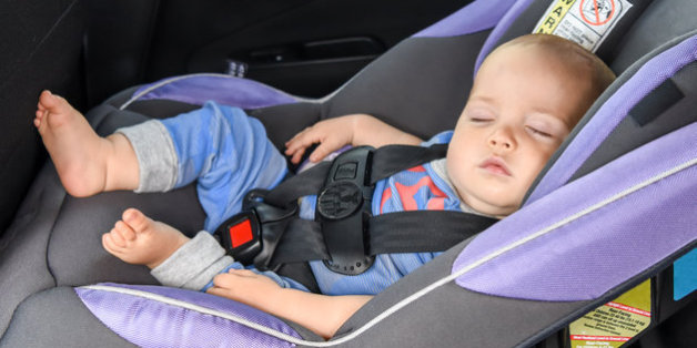 Auto-Kindersitze bergen ein hohes Risiko für Neugeborene.