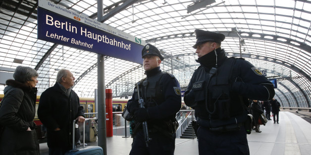 Polizisten am Berliner Hauptbahnhof