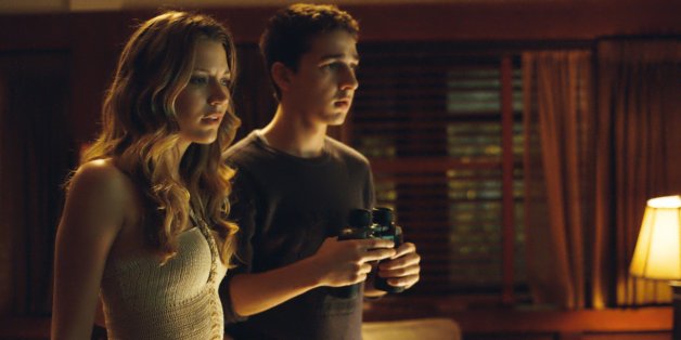 Kale beobachtet schreckliche Vorgänge von seinem Fenster aus. "Disturbia" ist neu bei Maxdome