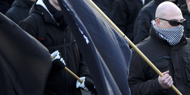 Rechtsradikaler bei einer Demonstration (Symbolbild)