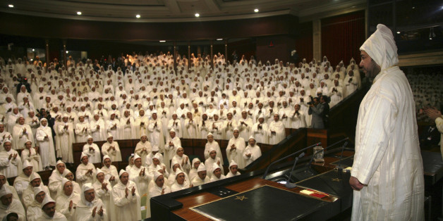 Moroccan King Mohamed VI arrives at parliament in Rabat October 12, 2007. The Moroccan parliament, which includes 325 members elected directly for a five-year term, was formed on Friday. REUTERS/Ph.Linh/Pool (MOROCCO)