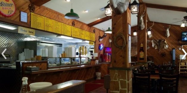 Polizist betritt Restaurant - was er aus der Küche hört, kostet den Köchen den Job