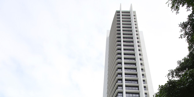 GOLD COAST, AUSTRALIA - AUGUST 14: General view of the Avalon apartment building in Surfers Paradise where a woman fell to her death from a balcony. Police are appealing for public assistant at Surfers Paradise Police Centre on August 14, 2014 in Gold Coast, Australia. The woman has been identified as 26-year-old Warriena Tagpuno Wright from New Zealand. (Photo by Chris Hyde/Getty Images)