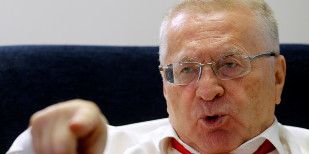 Der russische Ultranationalist Wladimir Schirinowski warnt vor Hillary Clinton.