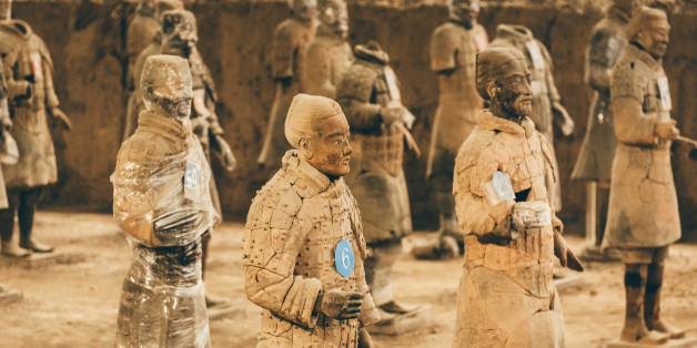 Clay statues of Chinese Qin dynasty soldiers