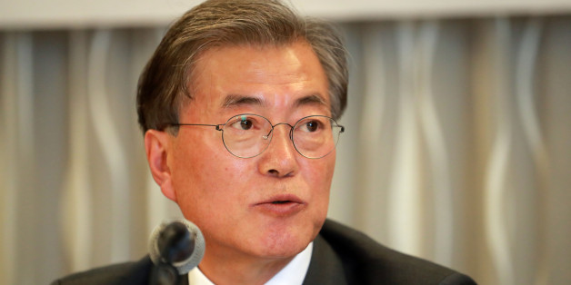 더불어민주당 문재인 전 대표가 13일 서울 프레스센터에서 열린 4대 기업 경제연구소 간담회에서 발언하고 있다.
