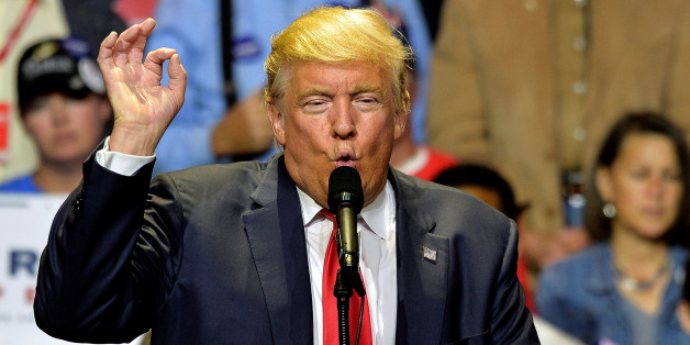 Republican Presidential nominee Donald Trump addresses supporters during a campaign rally for Republican Presidential Donald Trump in Cincinnati, Ohio, U.S., October 13, 2016. REUTERS/Bryan Woolston