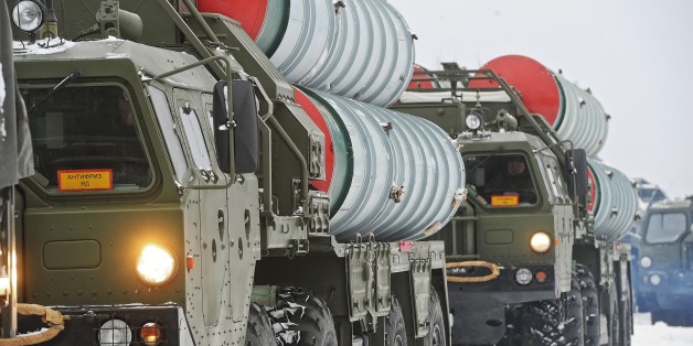 MOSCOW, RUSSIA - JANUARY 28: Military personnel of Troops of VKO of an antiaircraft rocket regiment organize execution of alert on the latest Triumph S-400 complexes on January 28, 2015 in Moscow, Russia. Regiment protects of air boundaries of the city of Moscow and Central industrial region of the Russian Federation. (Photo Alexander Scherbak/Kommersant Photo via Getty Images).