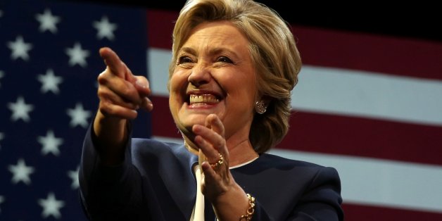 U.S. Democratic presidential nominee Hillary Clinton greets the crowd after speaking at a fundraiser in San Francisco, California, U.S. October 13, 2016. REUTERS/Lucy Nicholson