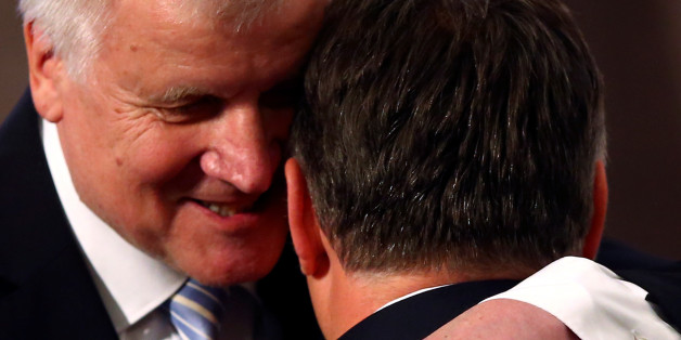 Seehofer geht erneut auf Kuschelkurs mit Orban